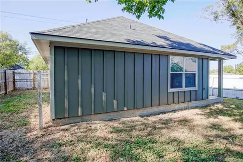 Exterior - 811 Dansby St, Bryan, TX 77803 photo 5 of 6