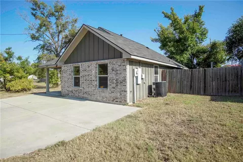 Exterior - 811 Dansby St, Bryan, TX 77803 photo 6 of 6
