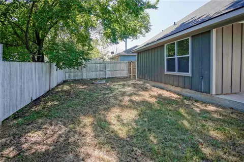 Exterior - 811 Dansby St, Bryan, TX 77803 photo 4 of 6