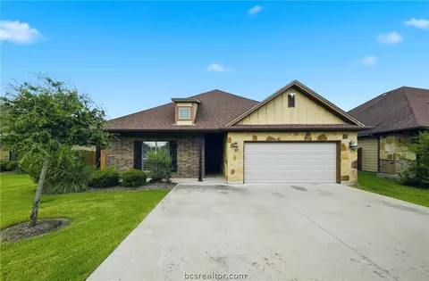 3105 Papa Bear Dr, College Station, TX 77845