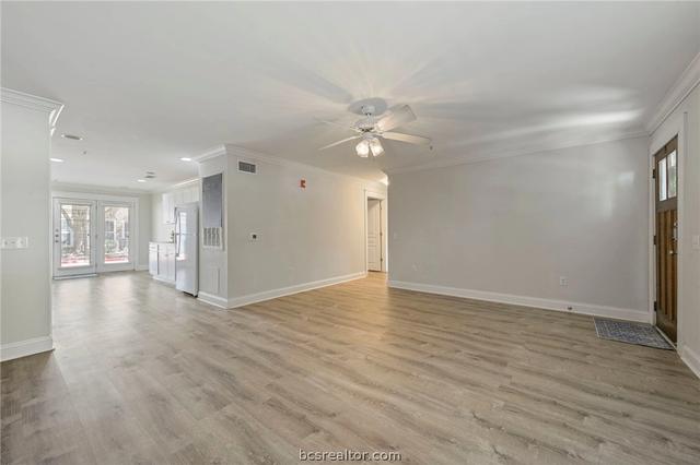 1725 Harvey Mitchell S 1812, College Station, TX 77840
