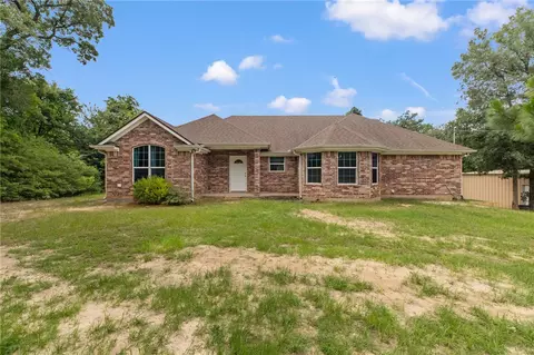 150 Country Pl, Hilltop Lakes, TX 77871