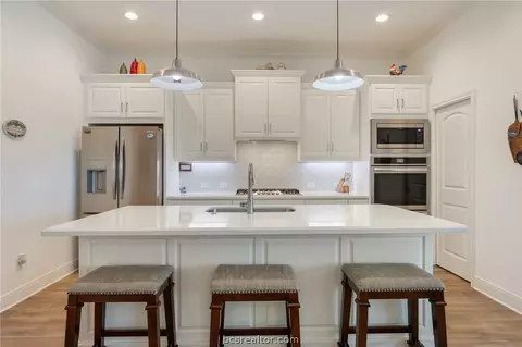 Kitchen - 3500 Abingdon Cove Cv, Bryan, TX 77808 photo 2 of 2