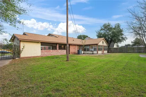 Exterior - 2606 Melba Cir, Bryan, TX 77802 photo 5 of 7