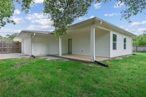 Exterior - 304 Dunn St, Bryan, TX 77801 photo 2 of 4