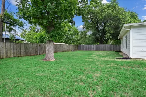 Exterior - 304 Dunn St, Bryan, TX 77801 photo 3 of 4