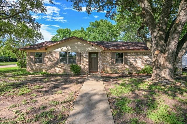 812 Victoria St, Navasota, TX 77868