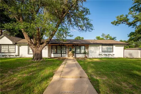 334 Fountain Ln, Hilltop Lakes, TX 77871