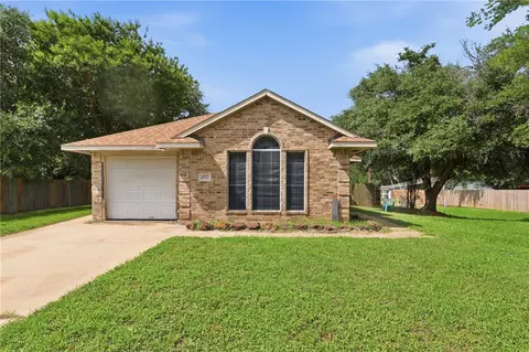4517 Northwood Dr, Bryan, TX 77803