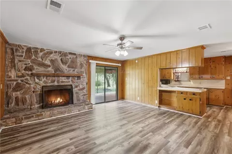 2302 Franklin Dr, Bryan, TX 77801 photo 6