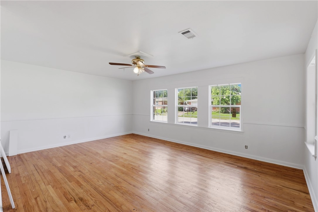 2302 Franklin Dr, Bryan, TX 77801 photo 4