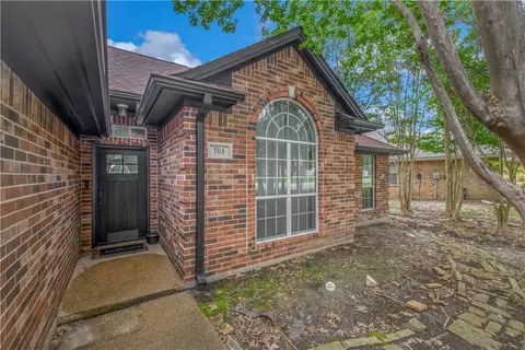 705 Summerglen Dr, College Station, TX 77840