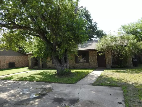 208-210 Bucknell Ct, College Station, TX 77840