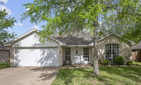 1211 Mullins Ct, College Station, TX 77845