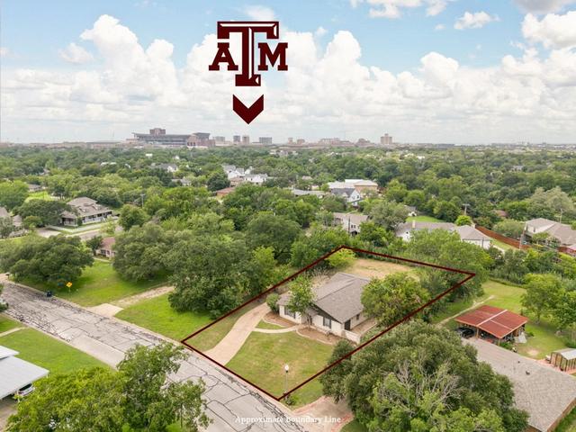 1005 Winding Rd, College Station, TX 77840