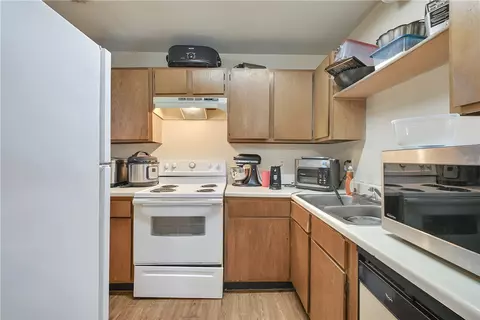 Kitchen - 2800 1001 1003 1005 Forest Bend Dr, Bryan, TX 77801 photo 2 of 2