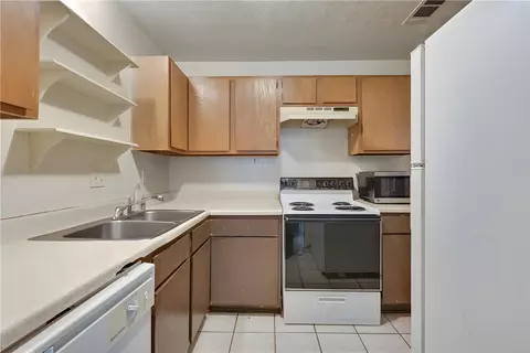 Kitchen - 2800 1001 1003 1005 Forest Bend Dr, Bryan, TX 77801 photo 1 of 2