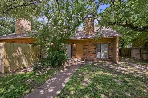 Exterior - 2800 1001 1003 1005 Forest Bend Dr, Bryan, TX 77801 photo 2 of 3