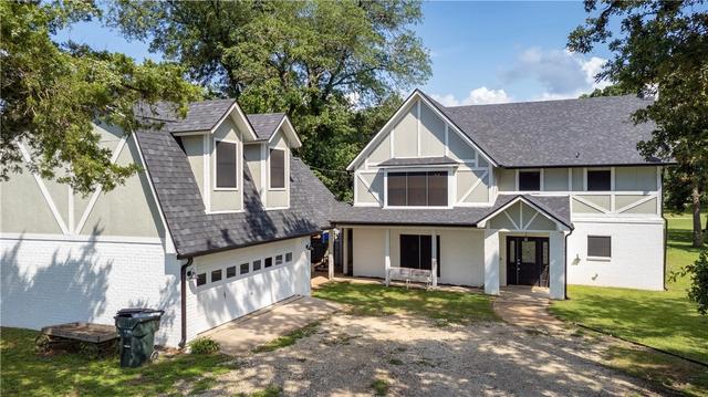 38 Golfview Dr, Hilltop Lakes, TX 77871