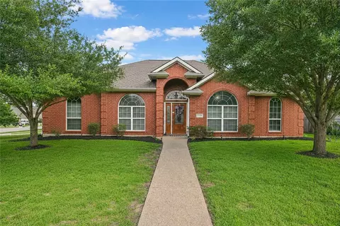 2700 Hickory Ct, Bryan, TX 77808