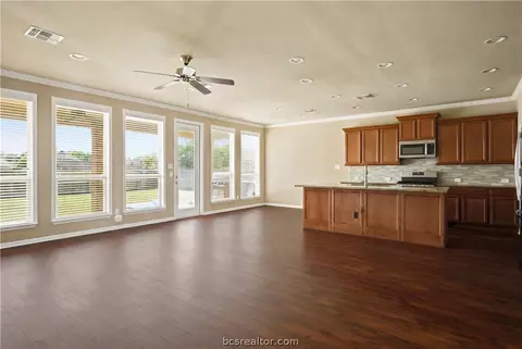 2924 Archer Dr, Bryan, TX 77808 photo 4