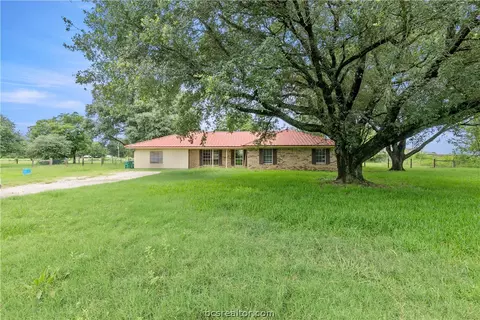 970 Martin Rd, Madisonville, TX 77864
