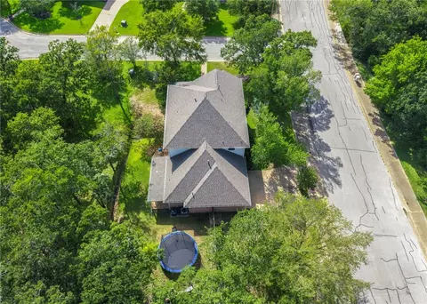 5601 Hampton Ct, Bryan, TX 77802 photo 2