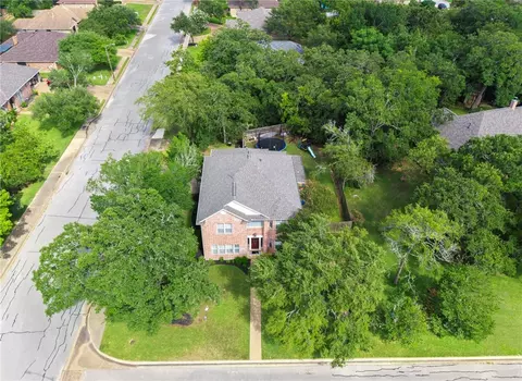 5601 Hampton Ct, Bryan, TX 77802 photo 4