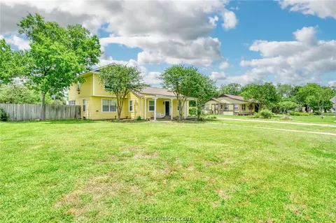 710 Inwood Dr, Bryan, TX 77802