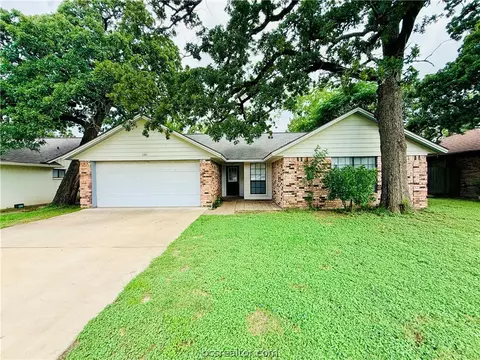 1101 Hardwood Ln, College Station, TX 77840