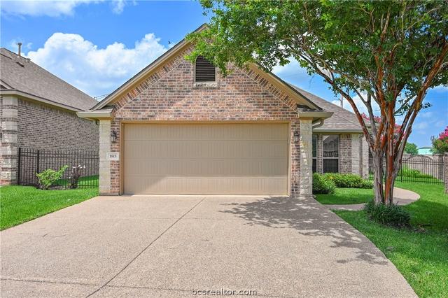 1815 Lakeshore Cir, College Station, TX 77845