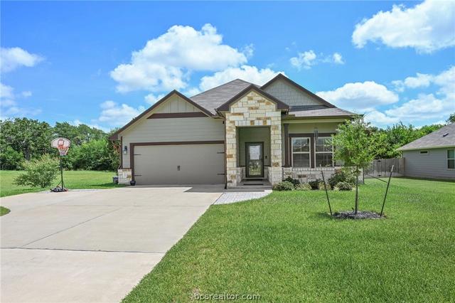 2042 Rock Ridge Ave, Bryan, TX 77807