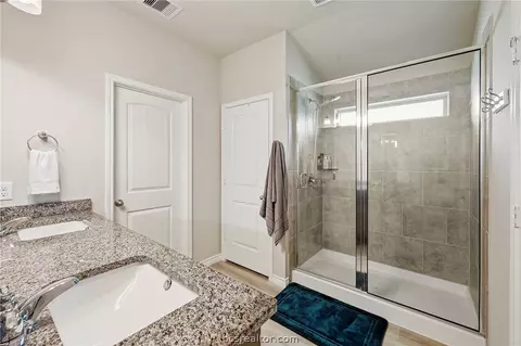 Bath - 2042 Rock Ridge Ave, Bryan, TX 77807 photo 2 of 4
