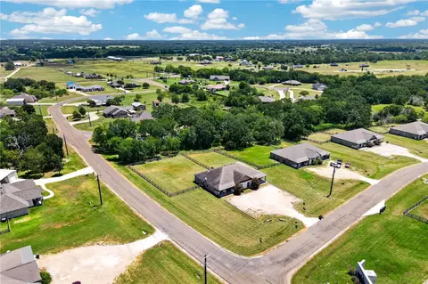 4001 Golden Eagle Dr, Bryan, TX 77808 photo 2