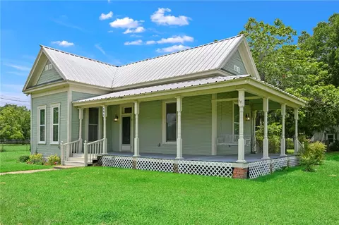 326 5th St, Somerville, TX 77879