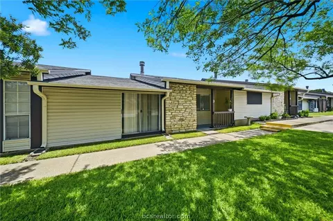 2100 Windsor Drive 13, Bryan, TX 77802 photo 8