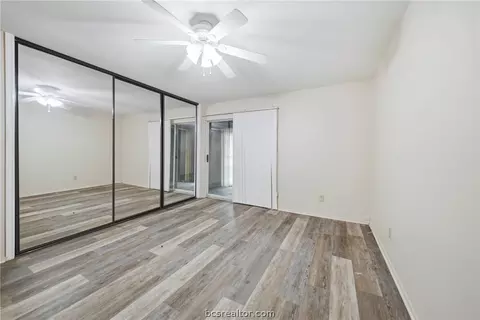 2100 Windsor Drive 13, Bryan, TX 77802 photo 17