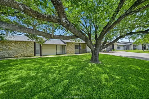 2100 Windsor Drive 13, Bryan, TX 77802 photo 10