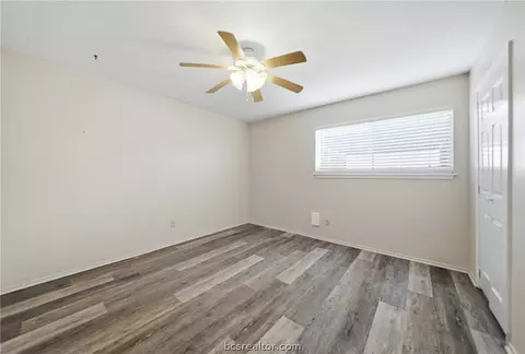 2100 Windsor Drive 13, Bryan, TX 77802 photo 5