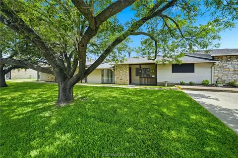 2100 Windsor Drive 13, Bryan, TX 77802 photo 11