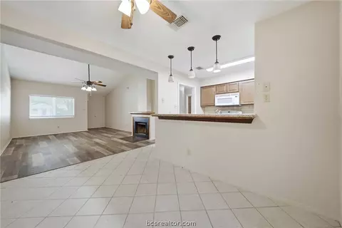 2100 Windsor Drive 13, Bryan, TX 77802 photo 21