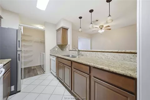 2100 Windsor Drive 13, Bryan, TX 77802 photo 14