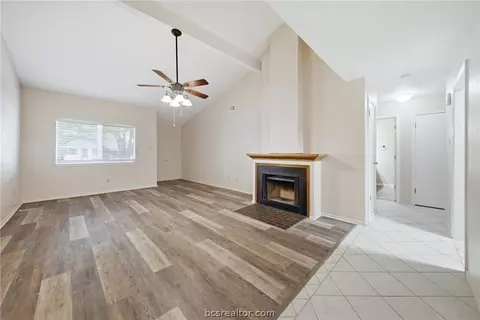 2100 Windsor Drive 13, Bryan, TX 77802 photo 3
