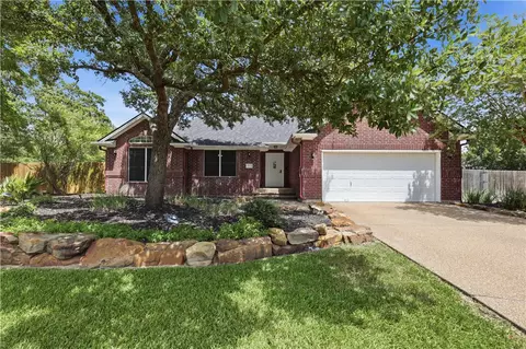 6204 London Cir, Bryan, TX 77802
