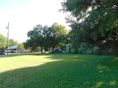 402 Ash St, Bryan, TX 77803 photo 3