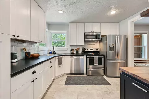 Kitchen - 901 E North Ave, Bryan, TX 77802 photo 5 of 5