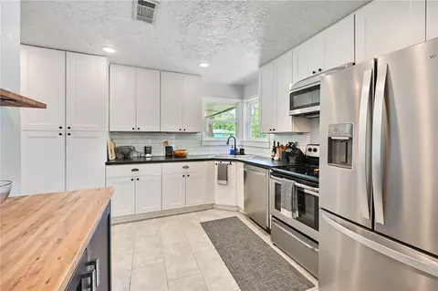 Kitchen - 901 E North Ave, Bryan, TX 77802 photo 3 of 5