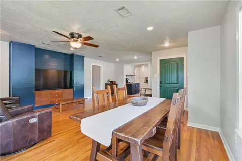 Dining - 901 E North Ave, Bryan, TX 77802 photo 3 of 3
