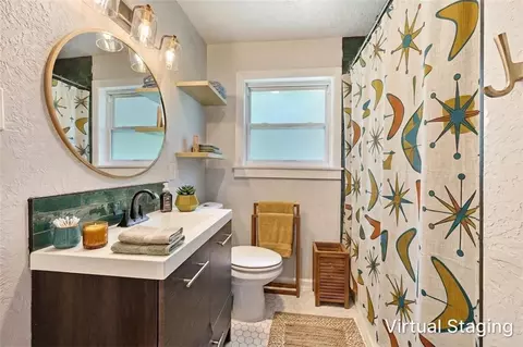 Bath - 901 E North Ave, Bryan, TX 77802 photo 2 of 5
