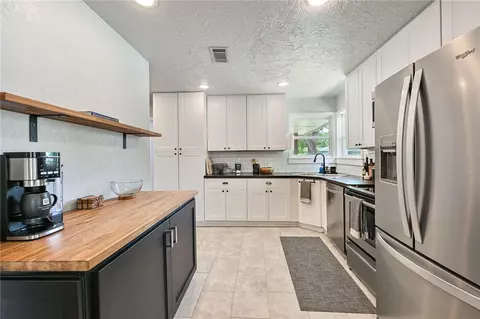 Kitchen - 901 E North Ave, Bryan, TX 77802 photo 4 of 5